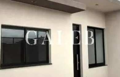 Imagem: A casa possui 3 Dormitórios, 2 Banheiros, 2 Vagas na garagem