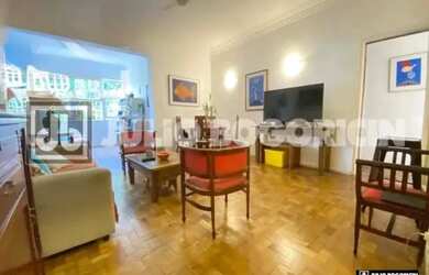 Imagem: O apartamento possui 3 Dormitórios, 2 Banheiros, 1 Vaga na