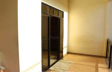 Imagem: A casa à venda possui 4 Dormitórios, 1 Banheiro, 3 Vagas na