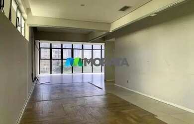 Imagem: O depósito possui 5 Vagas na garagem, 1.255m² de Área e