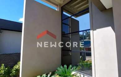 Imagem: A casa em condomínio possui 4 Dormitórios, 5 Banheiros, 3