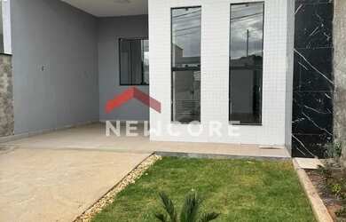 Imagem: A casa à venda possui 2 Dormitórios, 1 Banheiro, 2 Vagas na