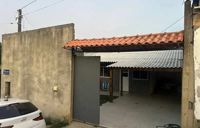 Imagem: A casa possui 2 Dormitórios, 1 Banheiro, 1 Vaga na garagem