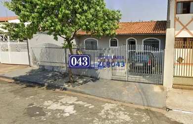 Imagem: A casa possui 2 Dormitórios, 2 Banheiros, 2 Vagas na garagem