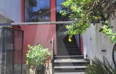 Imagem: O depósito possui 3 Vagas na garagem e 15m² de Área e está