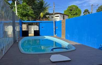 Imagem: A casa possui 4 Dormitórios, Acomodam 10 pessoas e 2 Vagas