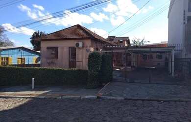 Imagem: A casa possui 5 Dormitórios, 4 Banheiros, 5 Vagas na garagem