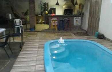 Imagem: A casa possui 3 Dormitórios, 2 Banheiros, 5 Vagas na garagem