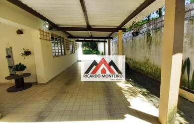 Imagem: A casa possui 3 Dormitórios, 2 Banheiros e 174m² de Área