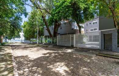 Imagem: A casa em condomínio possui 4 Dormitórios, 5 Banheiros, 2