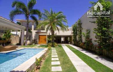 Imagem: A casa em condomínio possui 5 Dormitórios, 5 Banheiros, 3