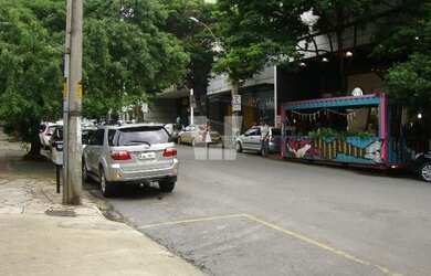 Imagem: O depósito possui 1 Vaga na garagem e 90m² de Área e está