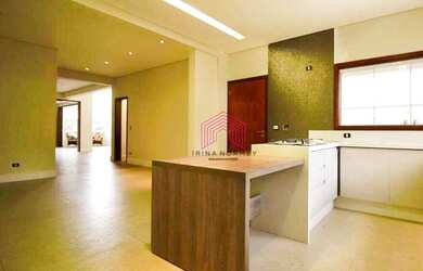 Imagem: A casa possui 3 Dormitórios, 3 Banheiros, 5 Vagas na garagem