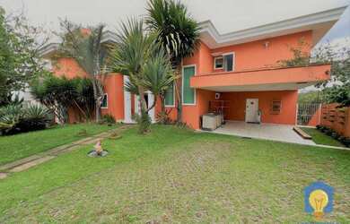 Imagem: A casa em condomínio possui 5 Dormitórios, 5 Banheiros, 5