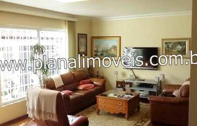 Imagem: A casa possui 4 Dormitórios, 4 Banheiros, 5 Vagas na garagem