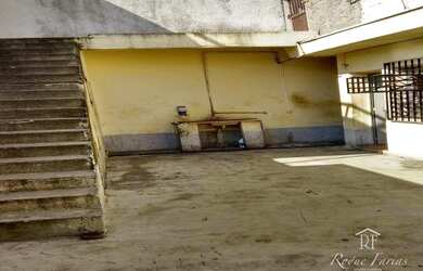 Imagem: O depósito possui 4 Vagas na garagem e 500m² de Área e está