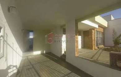 Imagem: A casa possui 2 Dormitórios, 2 Banheiros, 2 Vagas na garagem