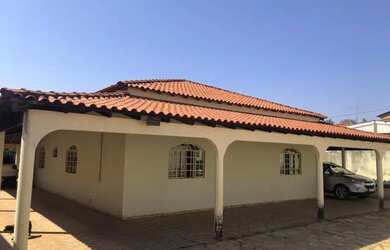 Imagem: A casa em condomínio possui 4 Dormitórios, 4 Banheiros, 5