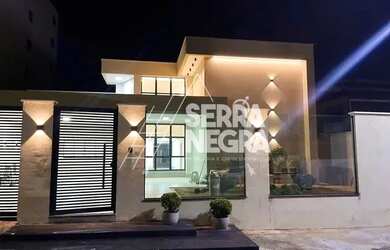 Imagem: A casa em condomínio possui 5 Dormitórios, 3 Banheiros, 5