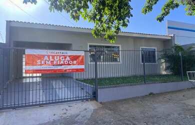 Imagem: A casa possui 3 Dormitórios, 3 Banheiros, 2 Vagas na garagem