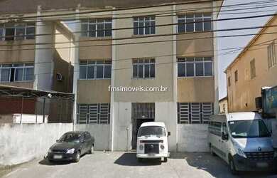 Imagem: O depósito possui 900m² de Área e está localizado em Macuco