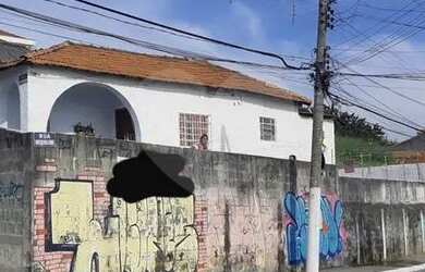 Imagem: O terreno possui 80m² de Área e está localizado em Água