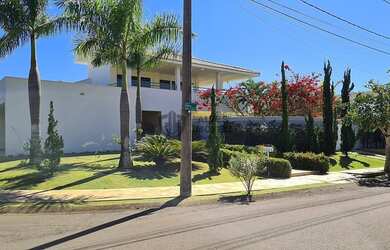 Imagem: A casa em condomínio possui 3 Dormitórios, 5 Banheiros, 5