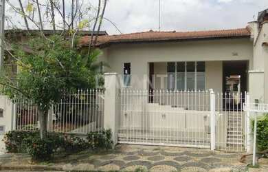 Imagem: A casa possui 3 Dormitórios, 3 Banheiros, 2 Vagas na garagem