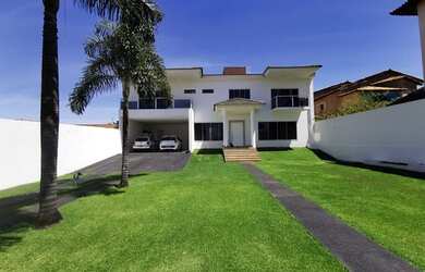 Imagem: A casa em condomínio possui 4 Dormitórios, 3 Banheiros, 4