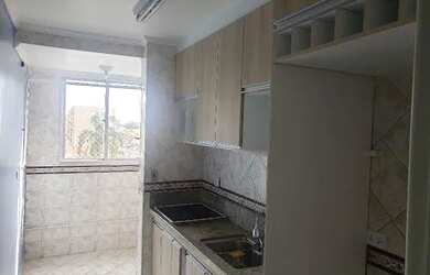 Imagem: O apartamento possui 2 Dormitórios, 1 Banheiro, 1 Vaga na garagem