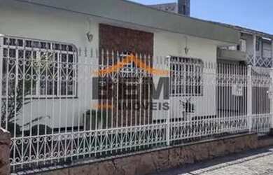 Imagem: A casa possui 3 Dormitórios, 3 Banheiros, 1 Vaga na garagem