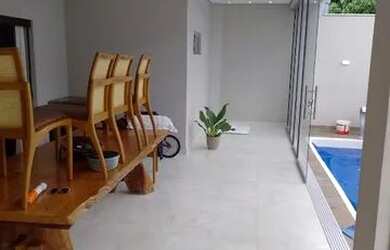 Imagem: A casa em condomínio possui 3 Dormitórios, 3 Banheiros, 2