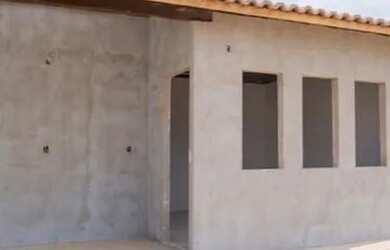 Imagem: A casa em condomínio possui 3 Dormitórios, 2 Banheiros, 1