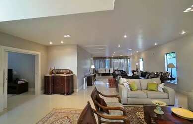 Imagem: A casa possui 3 Dormitórios, 3 Banheiros, 3 Vagas na garagem