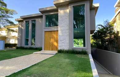 Imagem: A casa em condomínio possui 5 Dormitórios, 5 Banheiros, 5