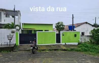 Imagem: A casa possui 3 Dormitórios, 2 Banheiros, 5 Vagas na garagem