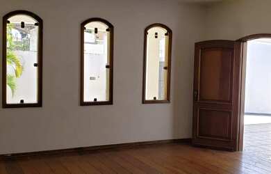 Imagem: A casa possui 3 Dormitórios, 4 Banheiros, 4 Vagas na garagem