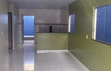 Imagem: A casa possui 3 Dormitórios, 2 Banheiros, 2 Vagas na garagem