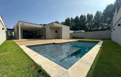 Imagem: A casa em condomínio possui 4 Dormitórios, 5 Banheiros, 4