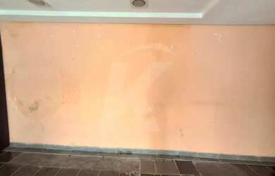 Imagem 9: Salão comercial com 2 banheiros e porta de aço