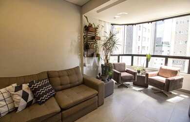 Imagem: O apartamento possui 4 Dormitórios, 2 Banheiros, 2 Vagas na