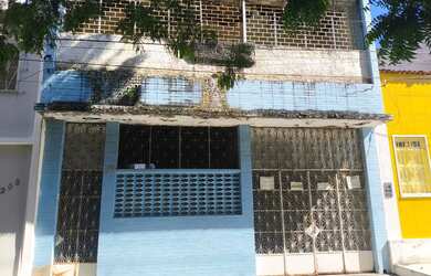 Imagem: A casa possui 5 Dormitórios, 2 Banheiros, 1 Vaga na garagem