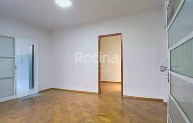 Imagem: O depósito possui 1 Vaga na garagem, 203m² de Área e está