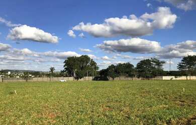 Imagem 3: Lote/Terreno para venda com 1210 metros quadrados em Condomínio Villágio...