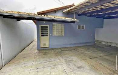 Imagem: A casa possui 2 Dormitórios, 2 Banheiros, 1 Vaga na garagem