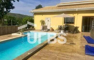 Imagem: A casa possui 5 Dormitórios, 5 Banheiros, 5 Vagas na garagem