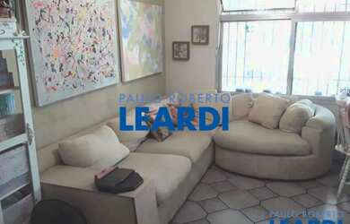 Imagem: A casa possui 4 Dormitórios, 5 Banheiros, 3 Vagas na garagem