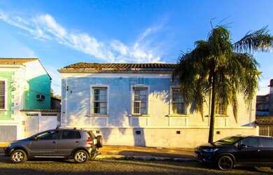 Imagem: A casa possui 3 Dormitórios, 3 Banheiros, 90m² de Área e