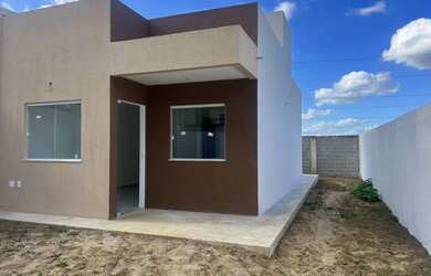 Imagem: A casa possui 2 Dormitórios, 2 Banheiros, 2 Vagas na garagem