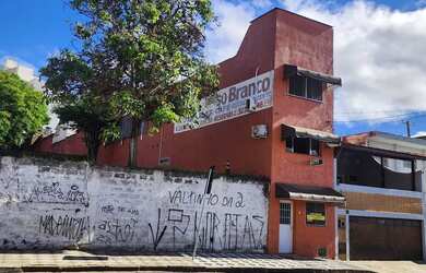 Imagem: A casa possui 5 Dormitórios, 5 Banheiros, 400m² de Área